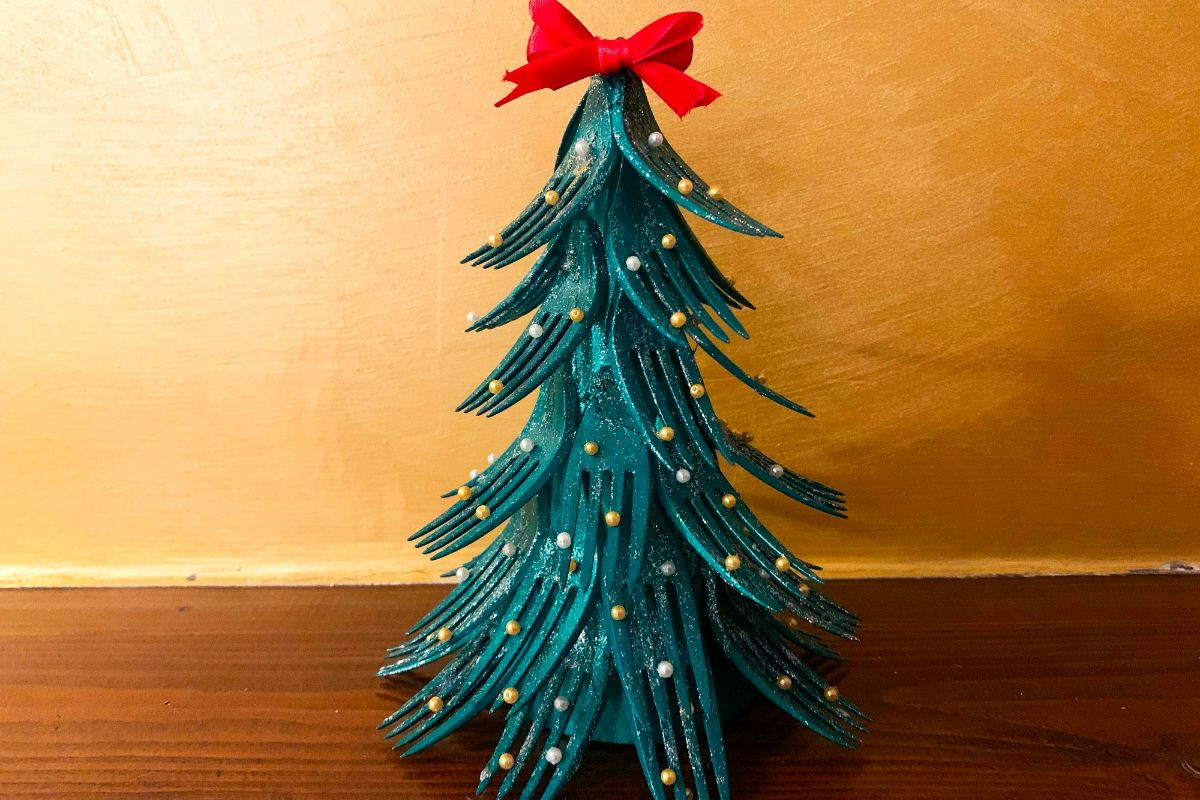 Idee creative per addobbi natalizi: creare decorazioni uniche ed eleganti con materiali di recupero