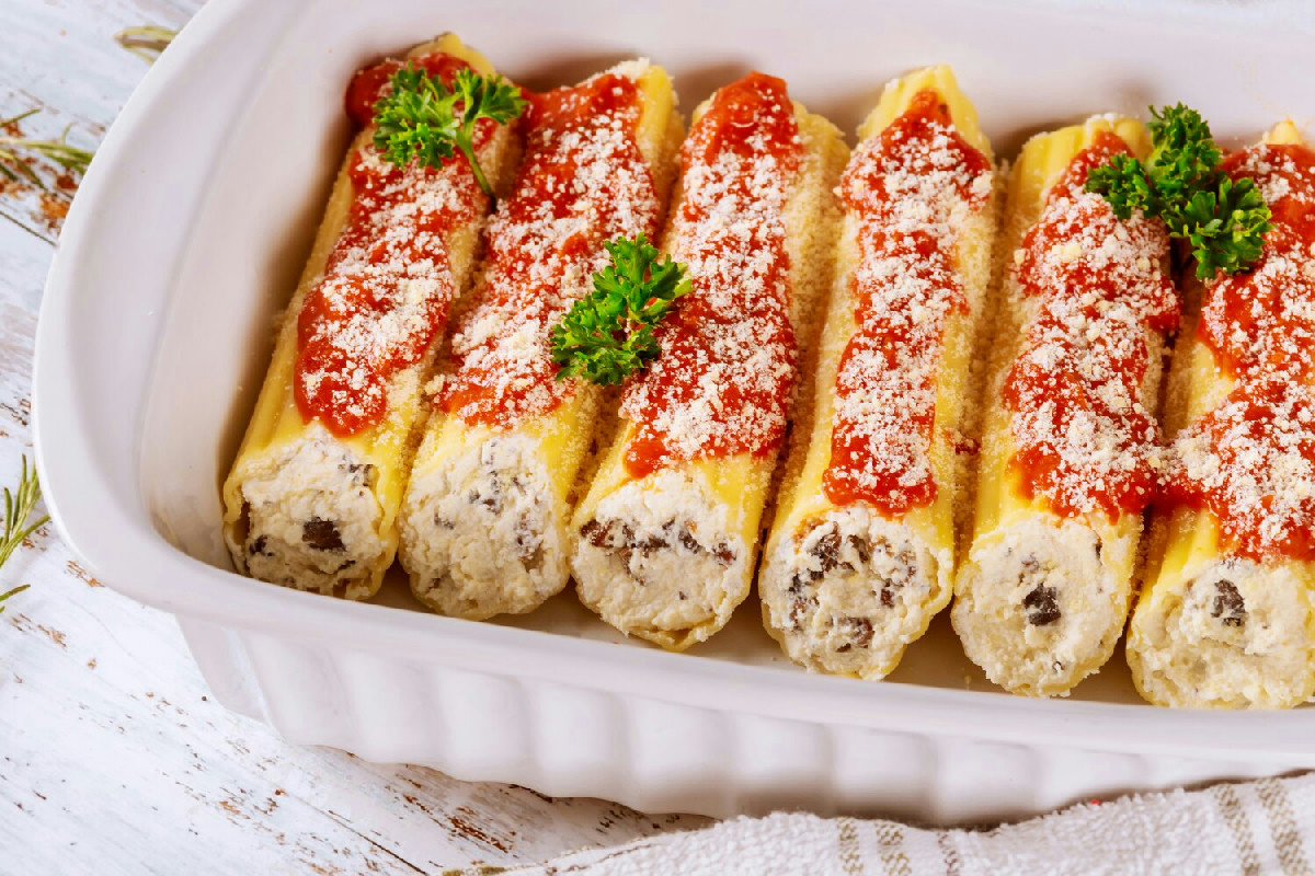 Quando la voglia di un piatto ricco si fa sentire, i cannelloni di carne al forno risolvono la cena
